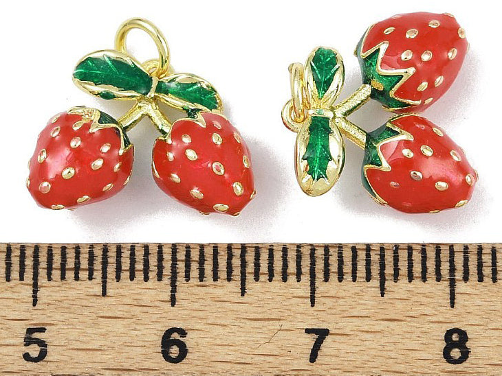 achat Breloque fraise émaillée en laiton doré à l’or fin
