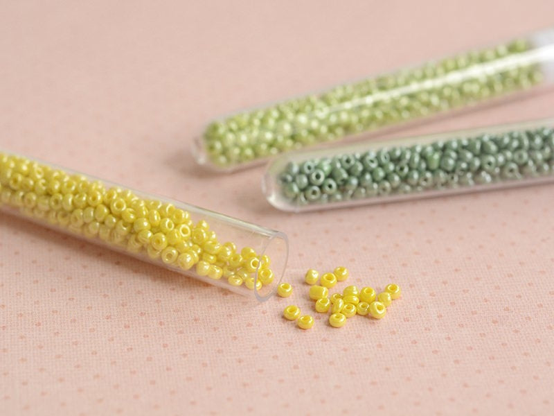 Achat Tube de 350 perles de rocailles opaques nacrées - jaune