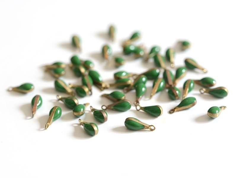 Achat Breloque petite goutte émaillée - vert émeraude