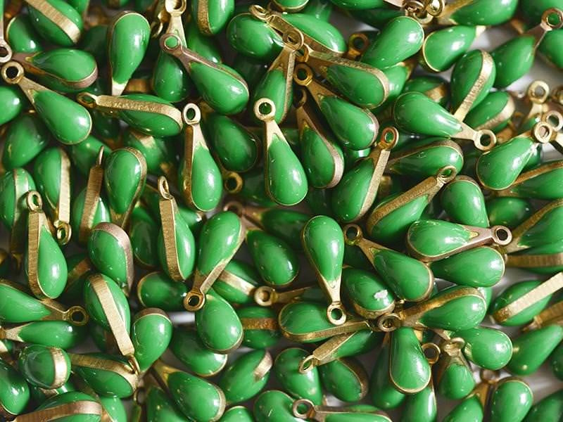 Achat Breloque petite goutte émaillée - vert émeraude