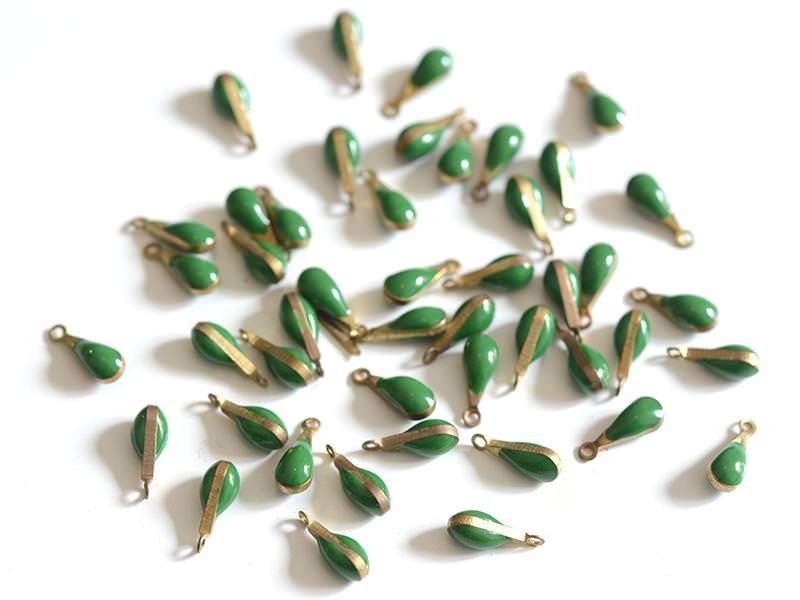achat Breloque petite goutte émaillée - vert émeraude