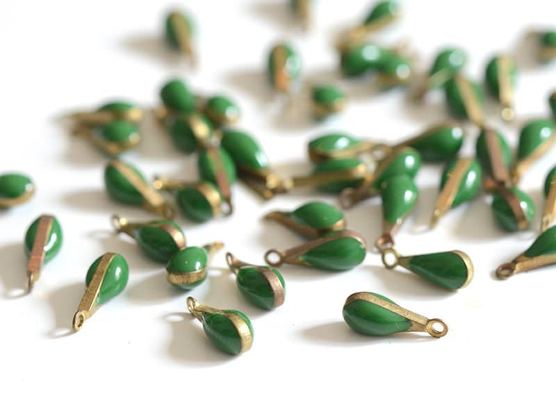 achat Breloque petite goutte émaillée - vert émeraude