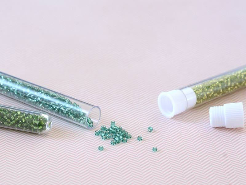 Achat Tube de 350 perles à inclusions argentés - turquoise