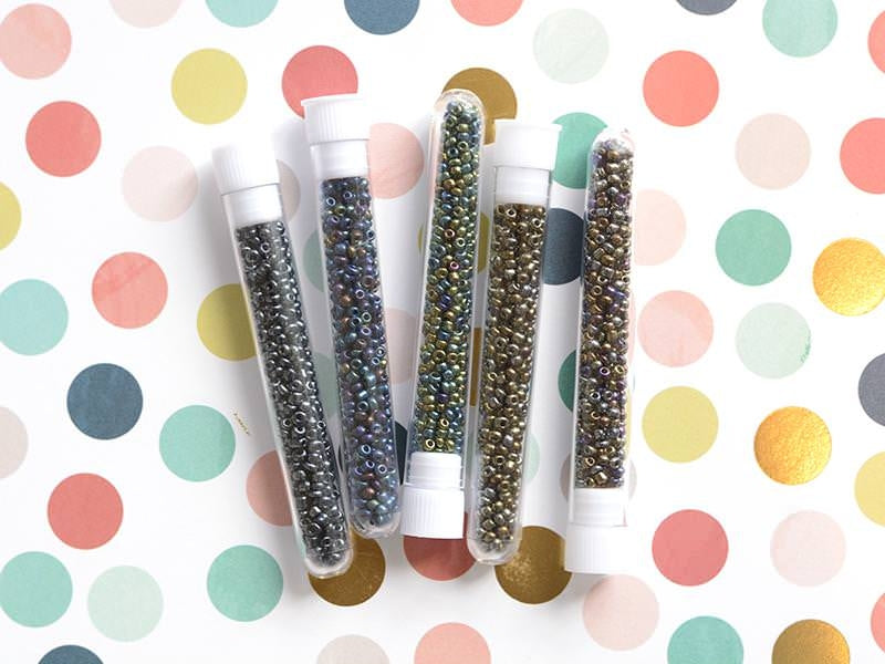 Achat Tube de 350 perles métallisées - mix métal plusieurs couleurs