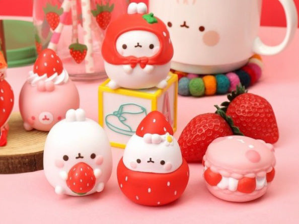 Boîte à figurines aléatoires Molang adore les fraises