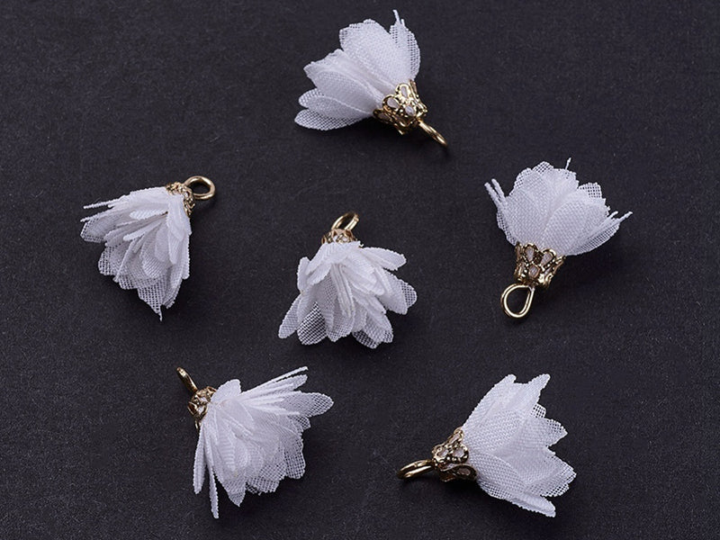 achat Pendentif fleur pompon en organza - blanc