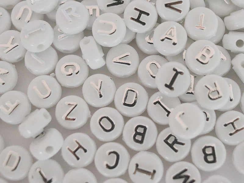 achat Lot de 200 perles rondes alphabet - lettres argentées