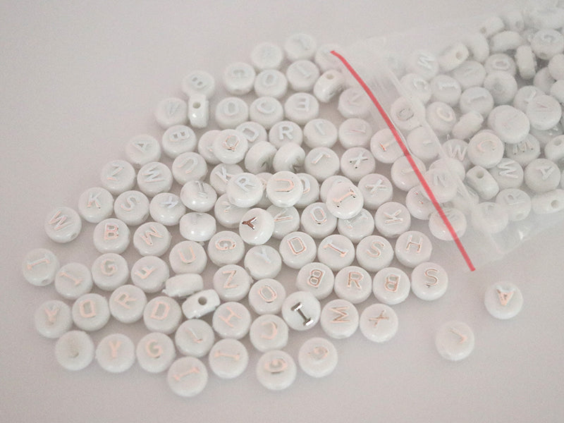 achat Lot de 200 perles rondes alphabet - lettres argentées