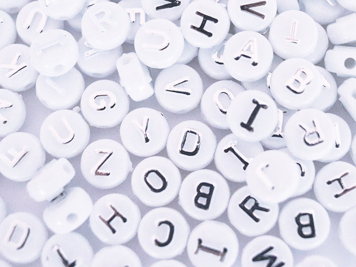 Achat Lot de 200 perles rondes alphabet - lettres argentées