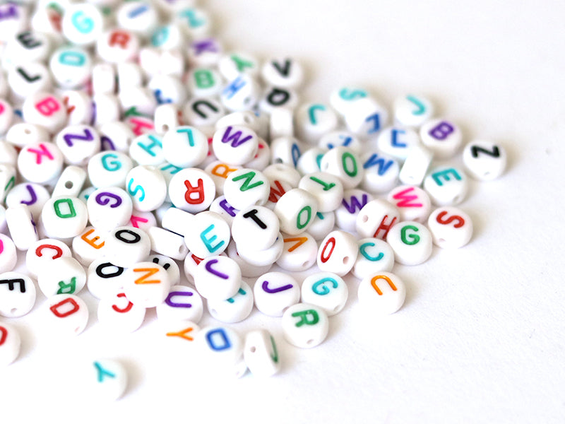 Acheter 200 perles lettres alphabet rondes multicolores - 3,99 € en ligne sur La Petite Epicerie - Loisirs créatifs
