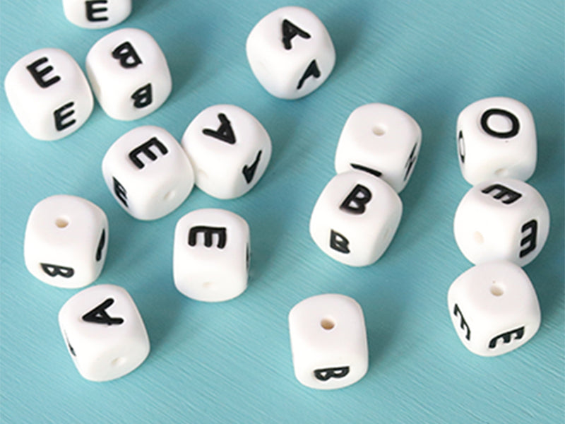 achat 1 perle carré 12 mm en silicone - Lettre J