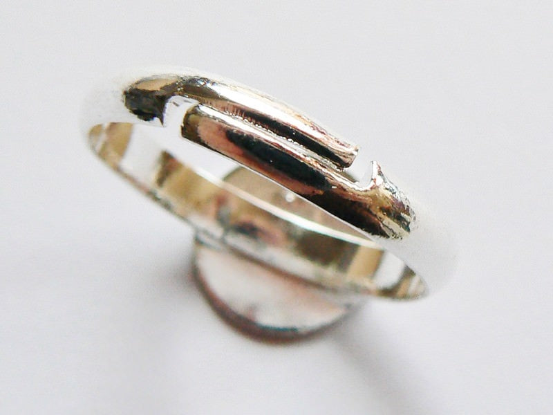Achat Support de bague -  couleur argent clair - demi jonc