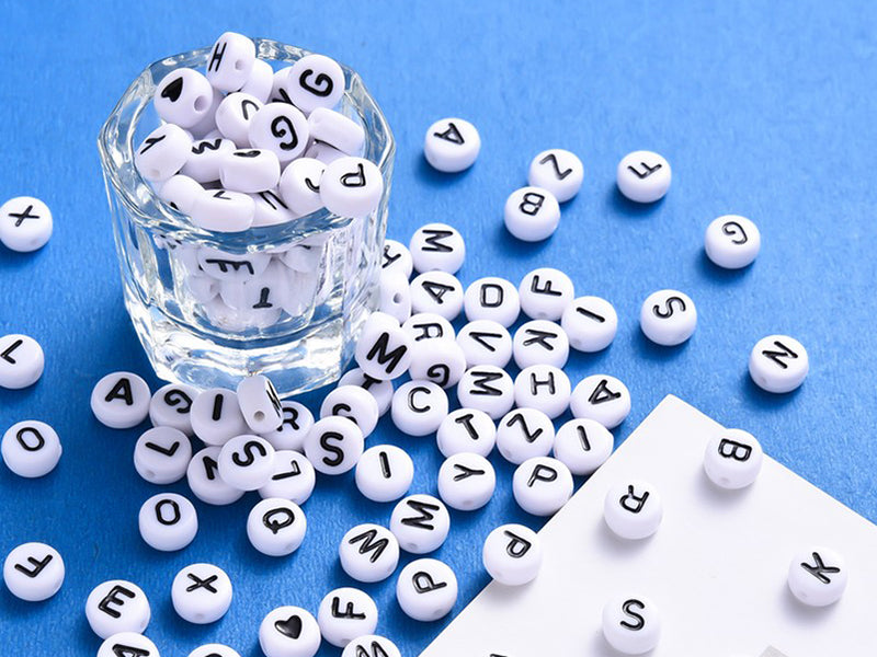 achat Pack boite de perles en plastique alphabet et bobine de fil élastique