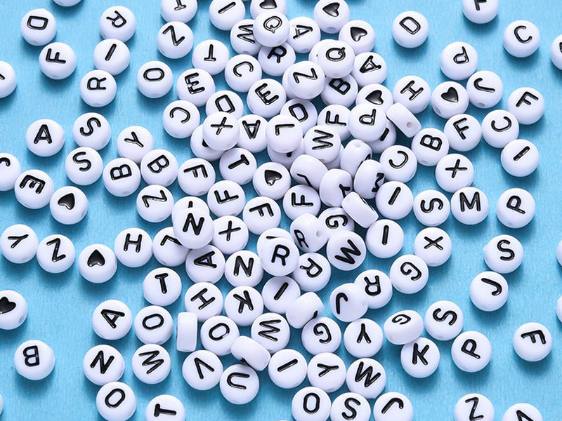 achat Pack boite de perles en plastique alphabet et bobine de fil élastique