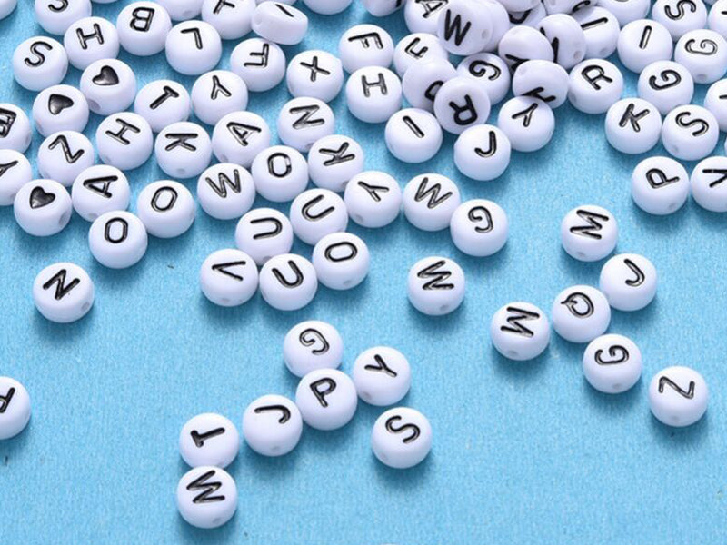 achat Pack boite de perles en plastique alphabet et bobine de fil élastique