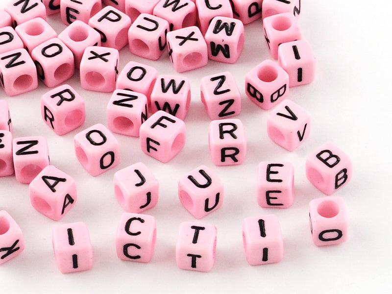 Achat 200 perles carrées en plastique - lettres alphabet - rose et noir