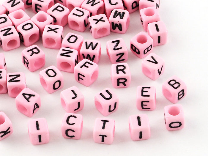 Achat 200 perles carrées en plastique - lettres alphabet - rose et noir