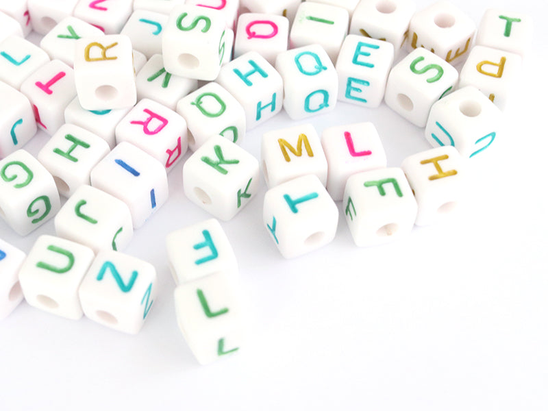 achat 200 grosses perles carrées en plastique - cubes lettres alphabet - multicolore et blanc