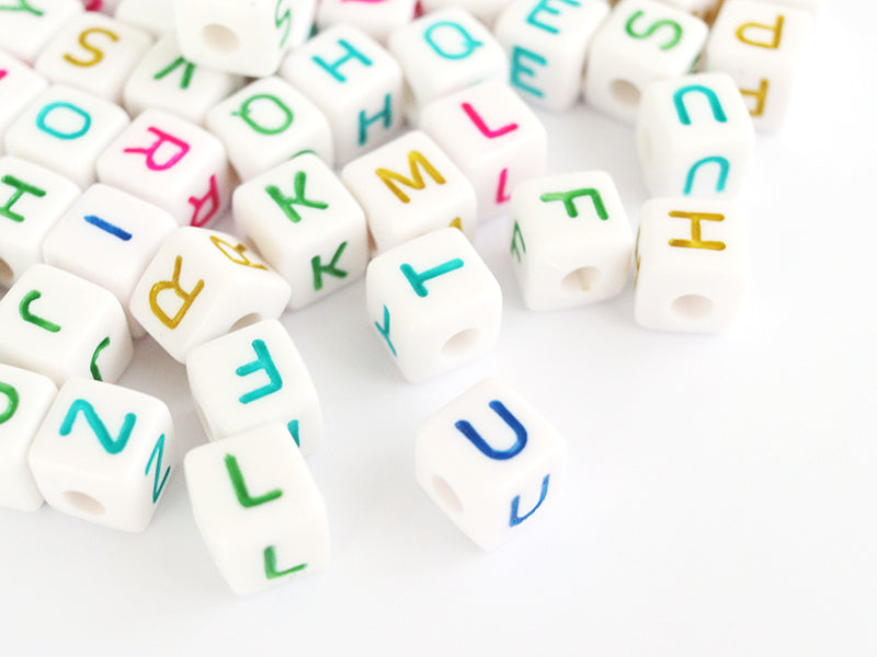 achat 200 grosses perles carrées en plastique - cubes lettres alphabet - multicolore et blanc