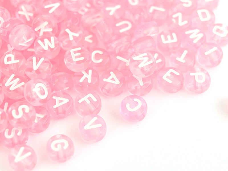 achat 200 perles rondes en plastique transparent - lettres alphabet - rose pâle - 7 mm