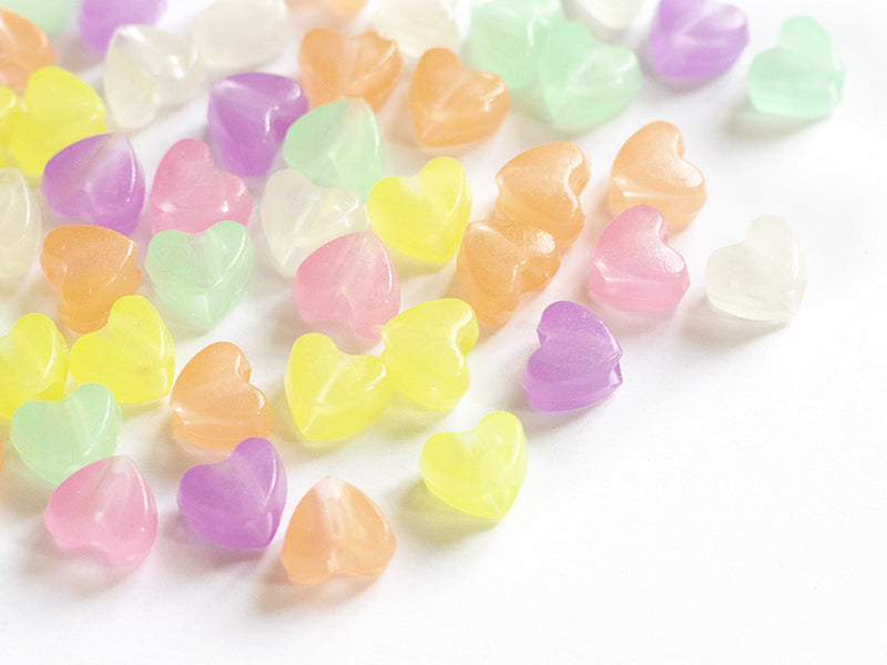 achat 50 perles en plastique - cœurs - phosphorescent / brille dans le noir