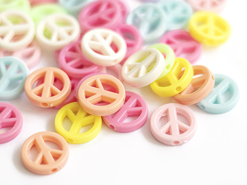 Achat 50 perles en plastique - peace and love - pastelles