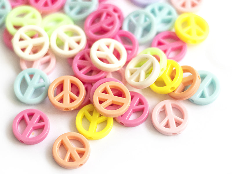 achat 50 perles en plastique - peace and love - pastelles