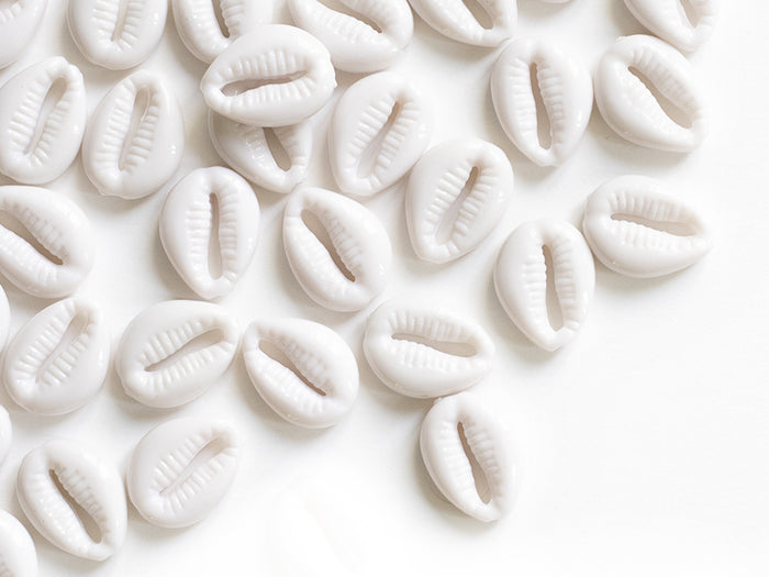 Achat 50 perles coquillages cauri en plastique - blanc