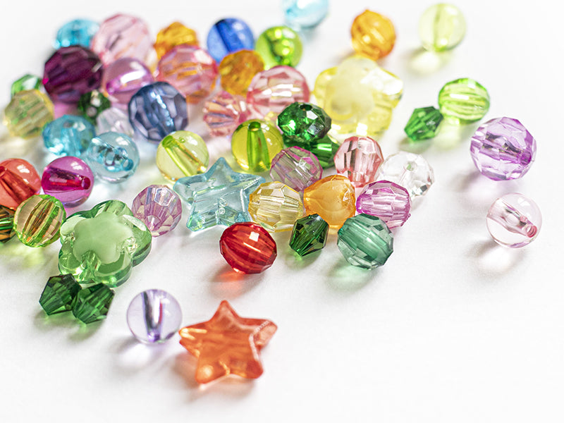 achat Mix de 50 perles en plastiques transparentes - formes et couleurs variées