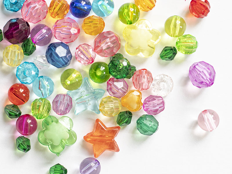 achat Mix de 50 perles en plastiques transparentes - formes et couleurs variées