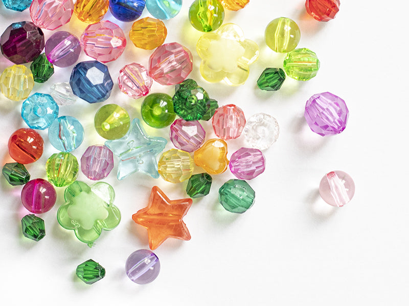 achat Mix de 50 perles en plastiques transparentes - formes et couleurs variées