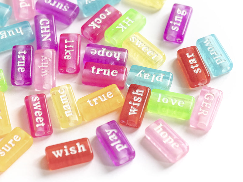 achat 50 perles en plastique  - mots flashy multicolore