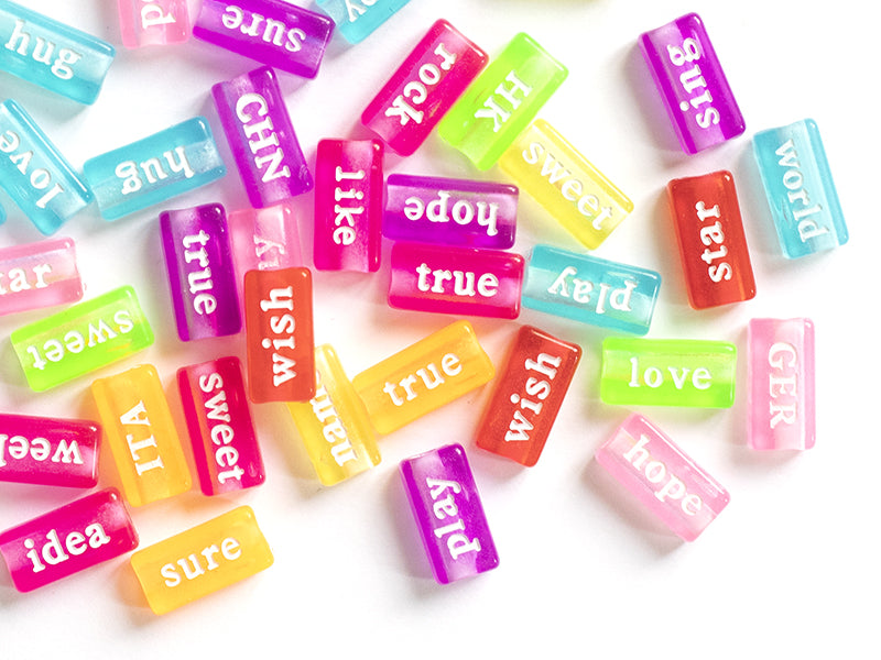 achat 50 perles en plastique  - mots flashy multicolore