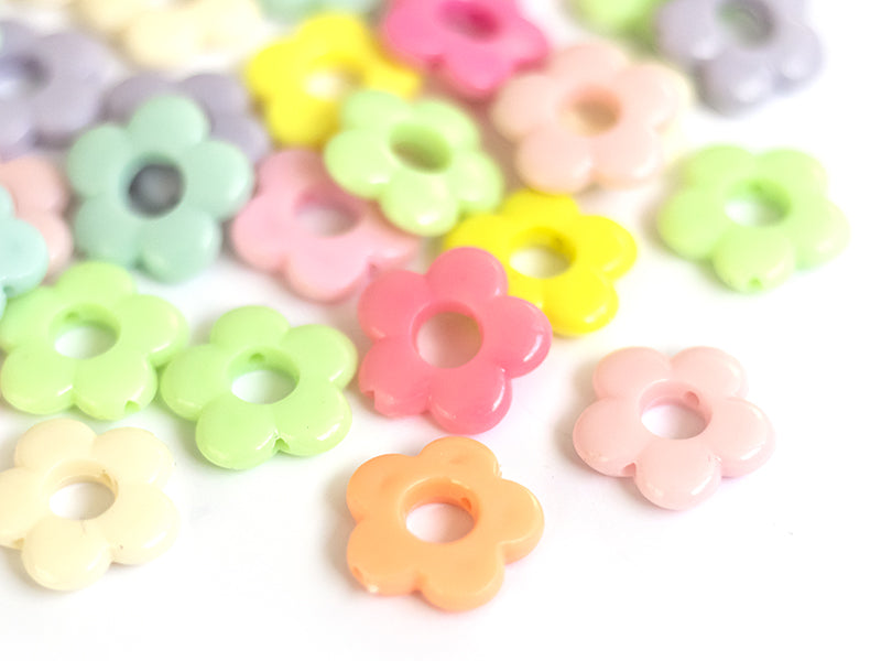 Achat 50 perles fleurs évidées en plastique - multicolore