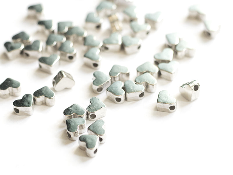 achat 50 petites perles en plastique - cœurs argentés