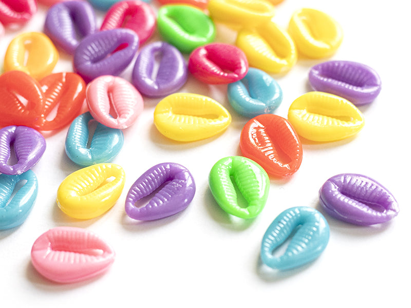 achat 50 perles coquillages cauri en plastique - multicolore