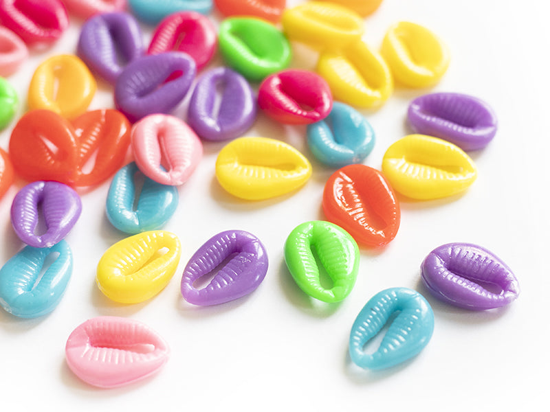 achat 50 perles coquillages cauri en plastique - multicolore