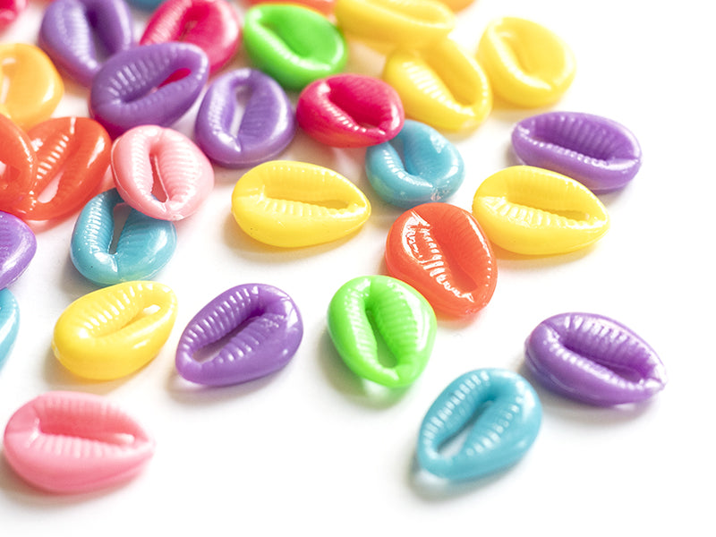 achat 50 perles coquillages cauri en plastique - multicolore