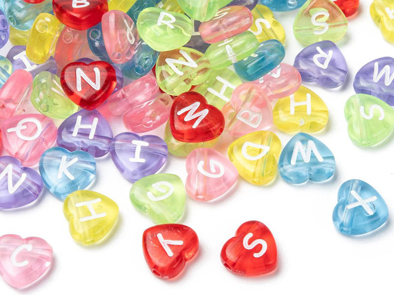 Achat 200 perles cœur en plastique - lettres alphabet - 11 mm