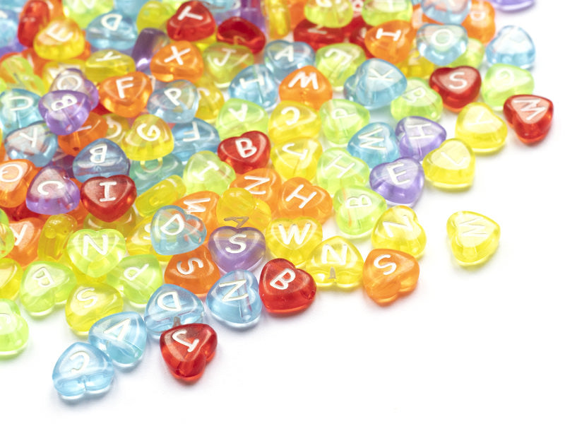 achat 200 perles cœur en plastique - lettres alphabet - 11 mm