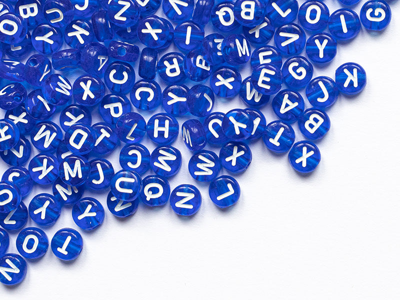 achat 200 perles rondes en plastique - lettres alphabet - bleu roi transparent - 7 mm