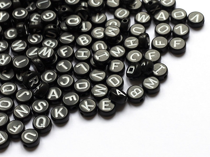 achat 200  perles rondes en plastique - lettres alphabet - noir et blanc - 7 mm
