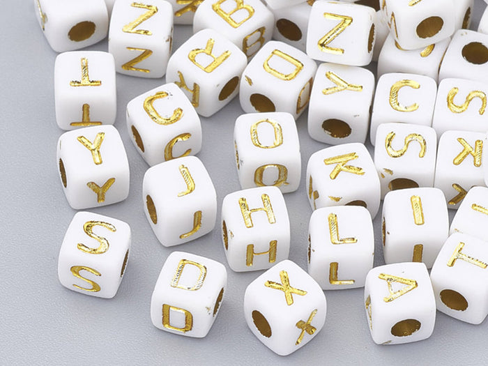 Achat 200 mini perles carrées - cubes en plastique - lettres alphabet - blanc et doré - 4,5 mm