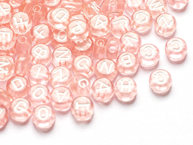 achat 200 perles rondes en plastique transparent - lettres alphabet - rose pâle - 7 mm
