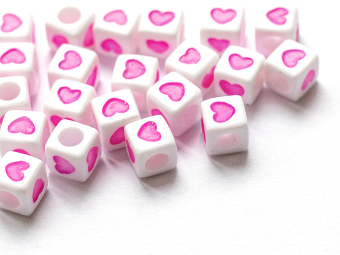 Achat 20 perles en plastique cubes symbole coeur  - rose flashy - 7 mm
