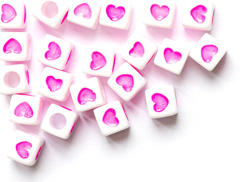 achat 20 perles en plastique cubes symbole coeur  - rose flashy - 7 mm