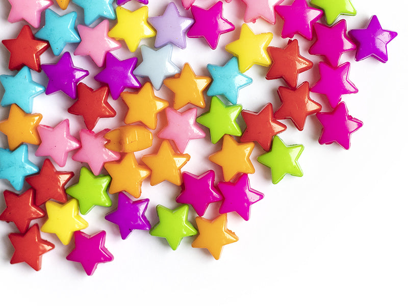 achat 50 perles en plastique - étoiles couleur vive - 12 mm