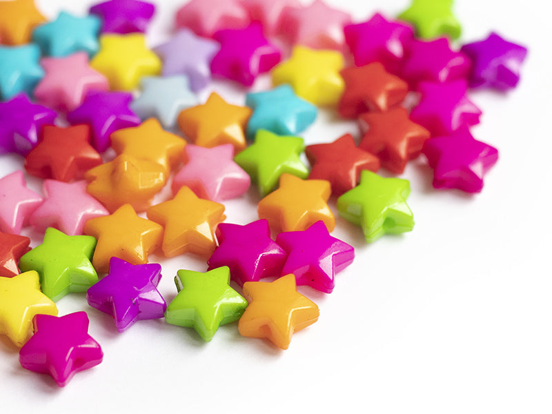 Achat 50 perles en plastique - étoiles couleur vive - 12 mm