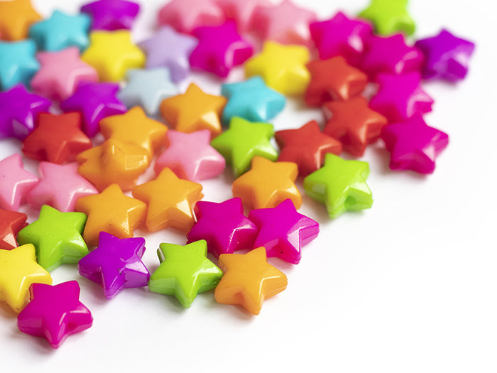 Achat 50 perles en plastique - étoiles couleur vive - 12 mm