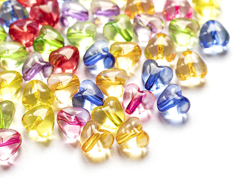 Achat 50 perles en plastique coeur - inclusion multicolore - 10 mm